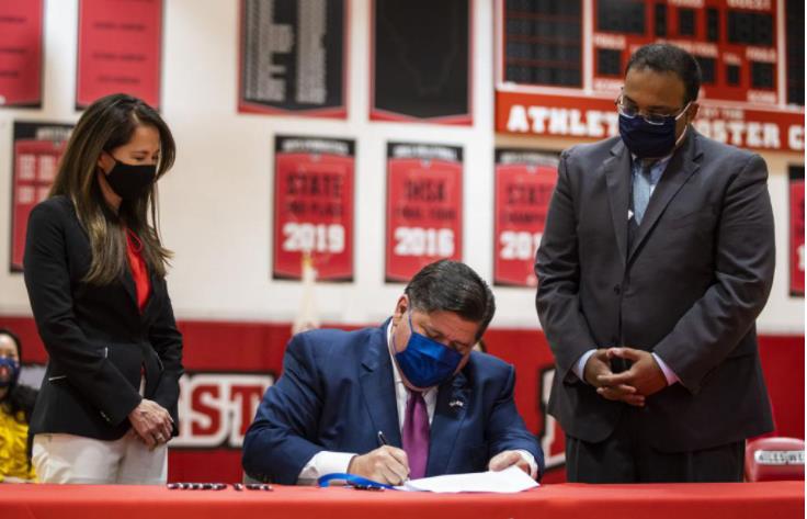 州长普利兹克签署法案