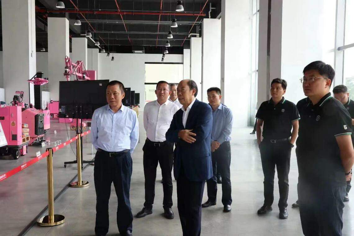 中国农业发展集团有限公司董事长曹江林一行17日到访碧桂园总部考察，并与杨国强进行交流 ...