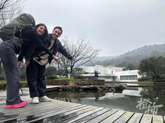 冯翔邀请到了4位第一次来到中国的年轻法国游客做了一场“实验”